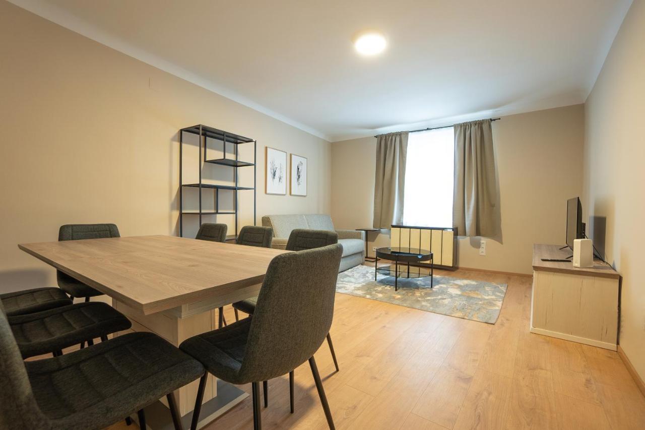 Stephansplatz View: Spacious 2-Bedroom with Balcony Vienna Exterior photo