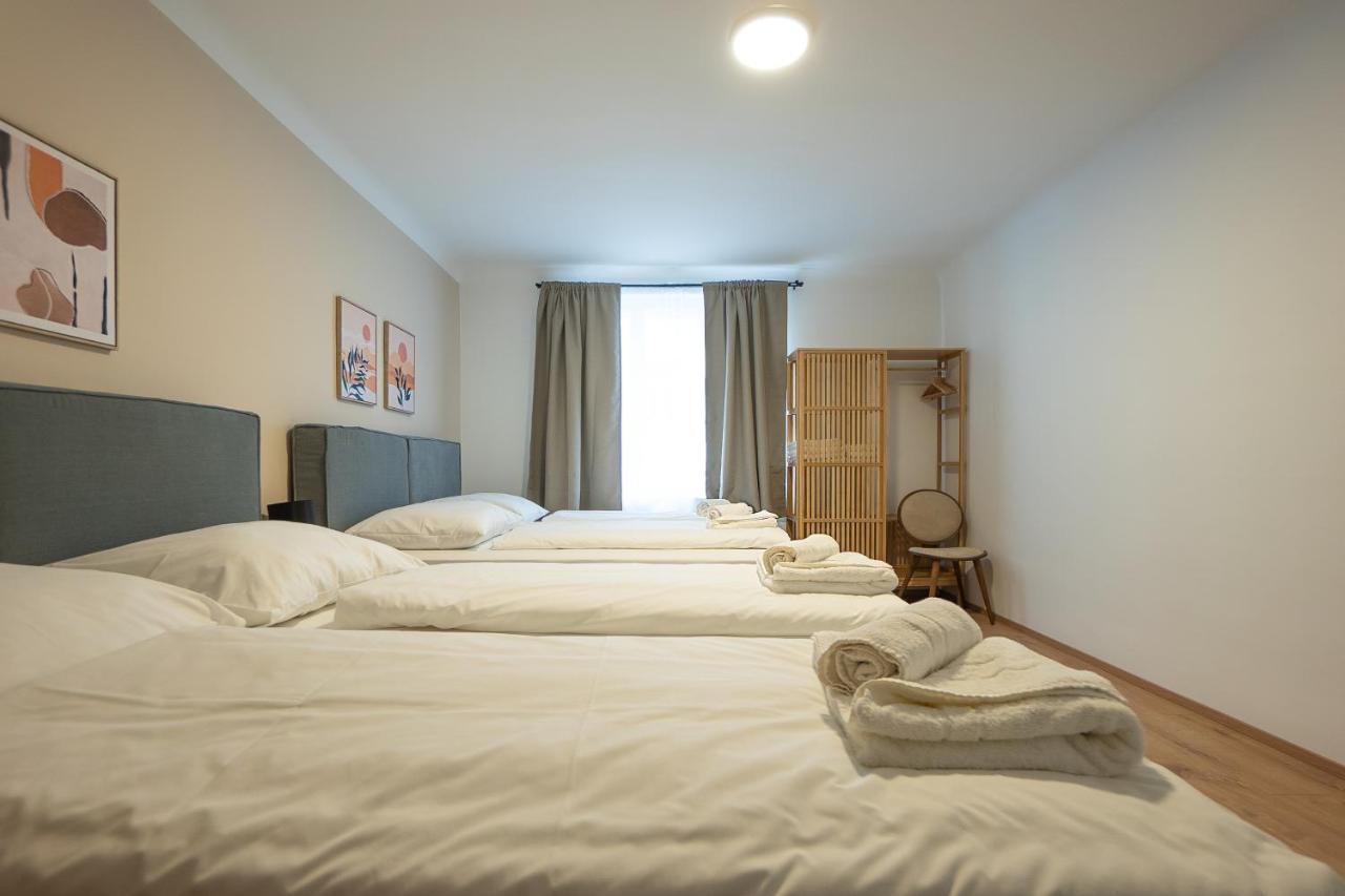 Stephansplatz View: Spacious 2-Bedroom with Balcony Vienna Exterior photo