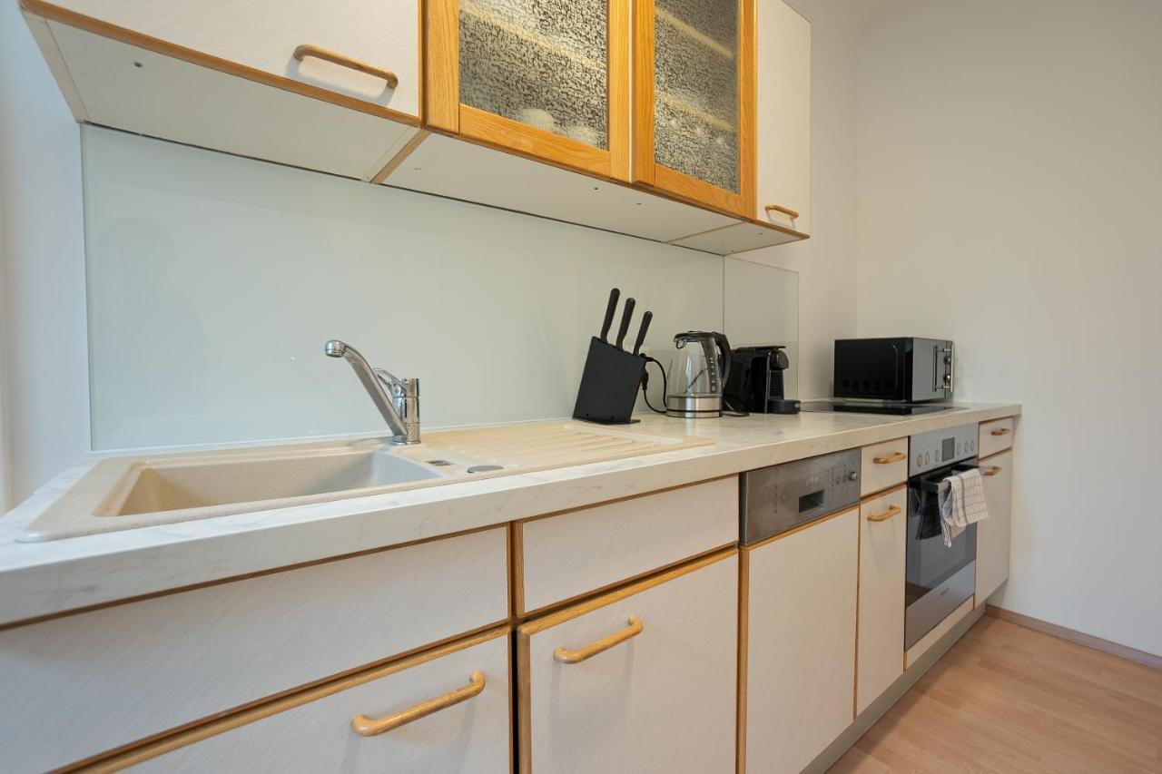 Stephansplatz View: Spacious 2-Bedroom with Balcony Vienna Exterior photo